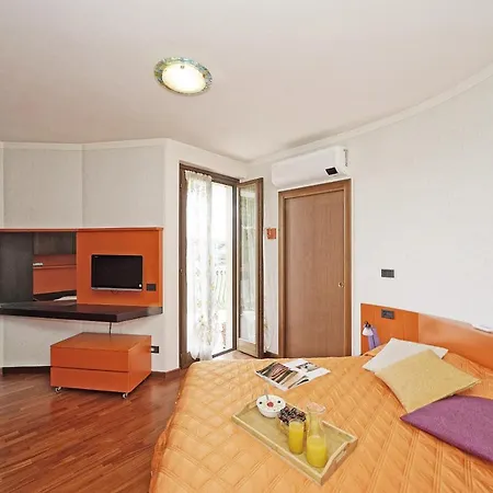 Apartment Iris P2-9 By Wonderful Italy