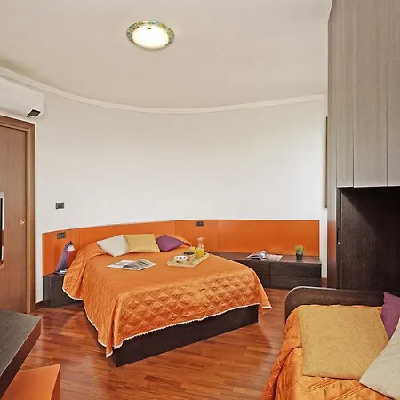 Apartment Iris P2-9 By Wonderful Italy